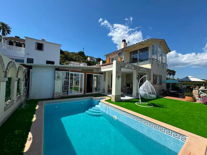 Вилла с туристической лицензией и панорамным видом на море, Serra Brava, Lloret de Mar